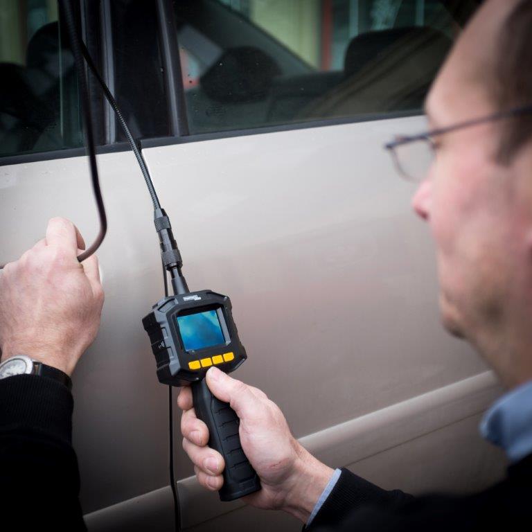 Jak skutecznie i bezpiecznie otworzyć auto z kluczykami w środku